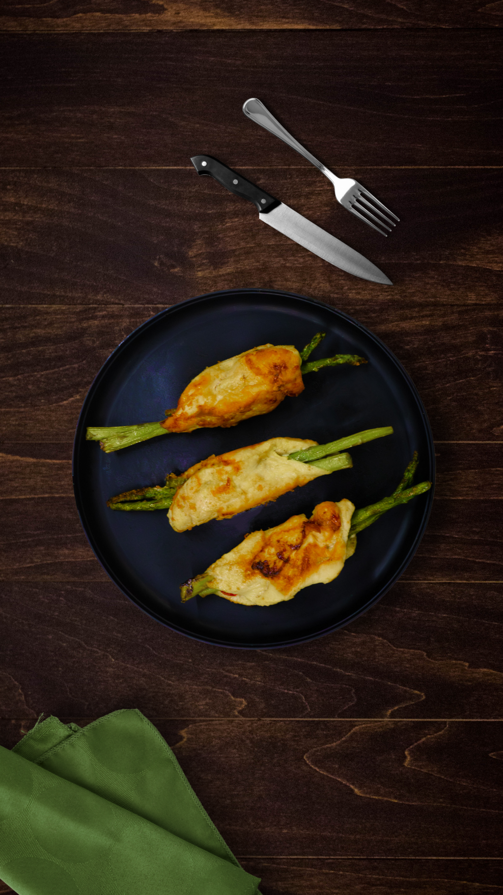 Milanesa de pollo parmesano con espárragos (Cocinado)